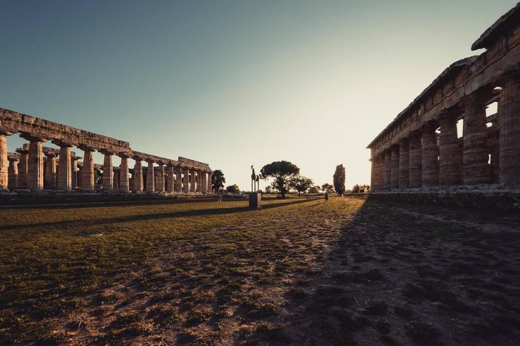 Elegante Villa Tra Mare E Storia Paestum Luaran gambar